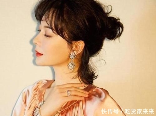  气质@5件饰品，就能让简单的衣服，散发出时尚优雅的女性气质
