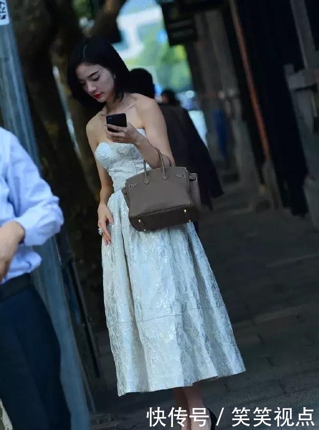 搭配上:女性想要变得气质迷人, 一双高跟鞋是你不能缺少的