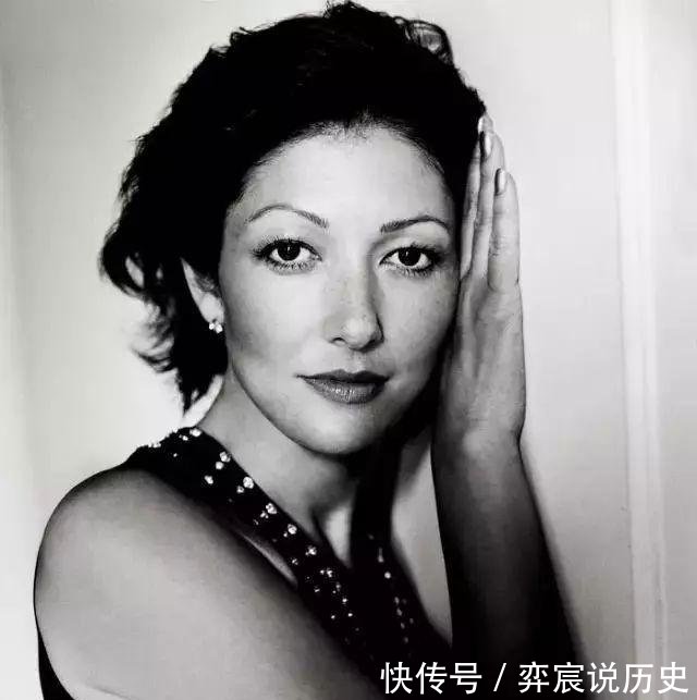 [欧洲]比邓文迪还牛！31岁嫁26岁欧洲王子，42岁再嫁鲜肉，51岁活成女王