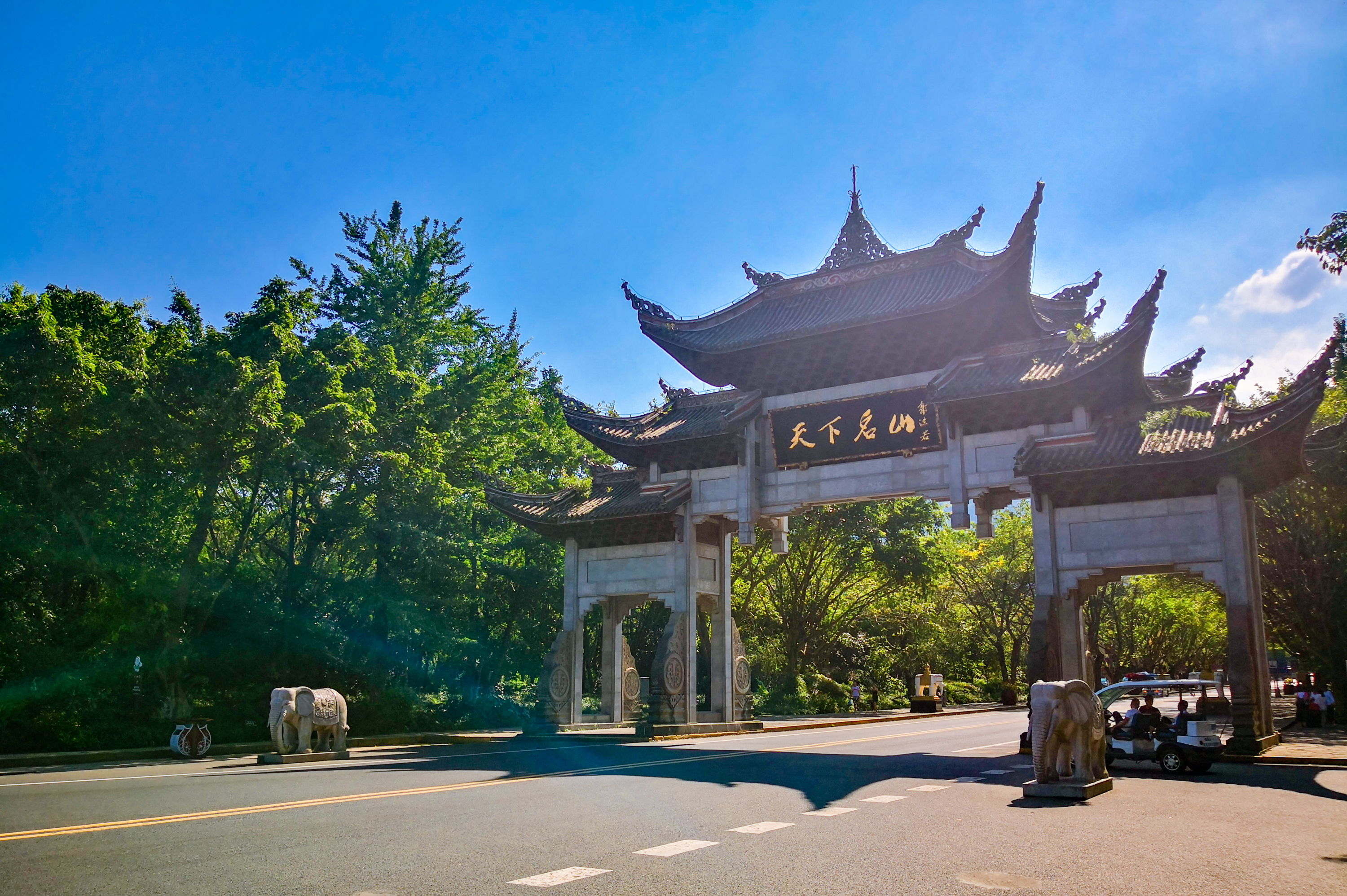 成都出发，周末打卡峨眉山温泉。