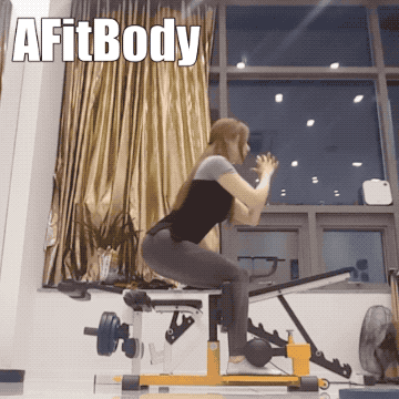 辣妈身材丰满性感，被小鲜肉搭讪