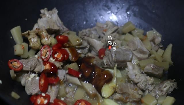  『加水』鸭肉和它是绝配，不加水焖一锅，邻居：闻起来臭，吃着真香又下饭