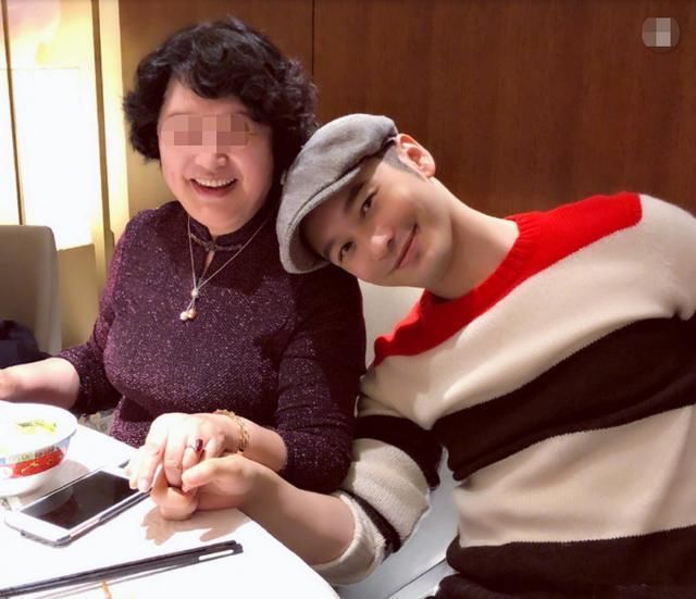 黄晓明哭诉有幕后黑手要对付他，发文称为了孩子老婆会好好活着?