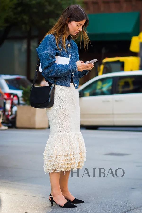 实用| 时尚博主教你早秋穿搭，这样的时髦单品不来一件?