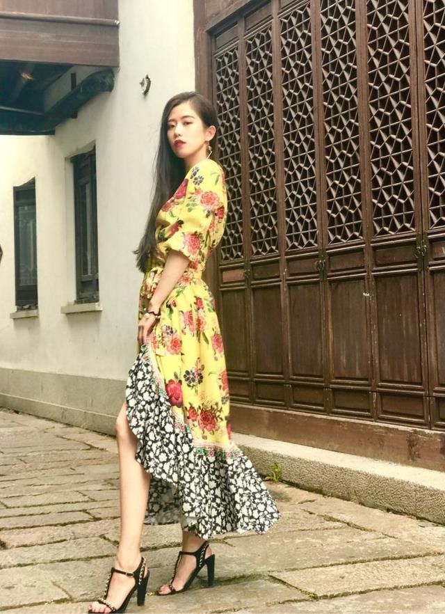 胸小的女孩穿什么衣服好看？