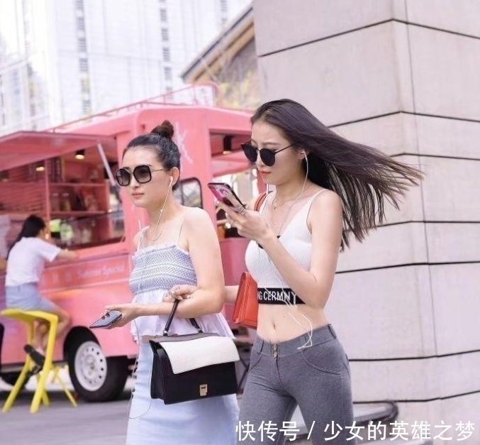  夸张@街拍：毫不夸张地说，这才是百里挑一的真女神！