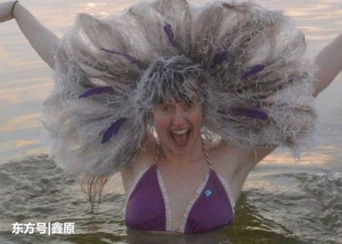 瞬间■加拿大温泉酒店举办头发急冻大赛,参赛者头发零下20度瞬间定型