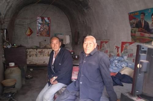  李林贵@为照顾患病弟弟，兄弟俩隐居深山50年，一年没吃过大米了