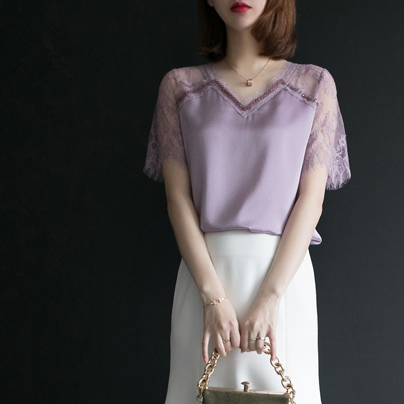 胸很大不一定好，看起来大刚刚好，显曲线打底衫让你更显女人味