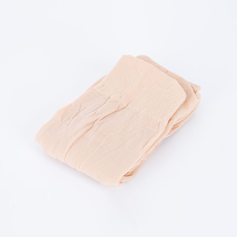 轻熟女出街，少不了:包臀裙、丝袜、高跟鞋，优雅动人，美嫩妩媚