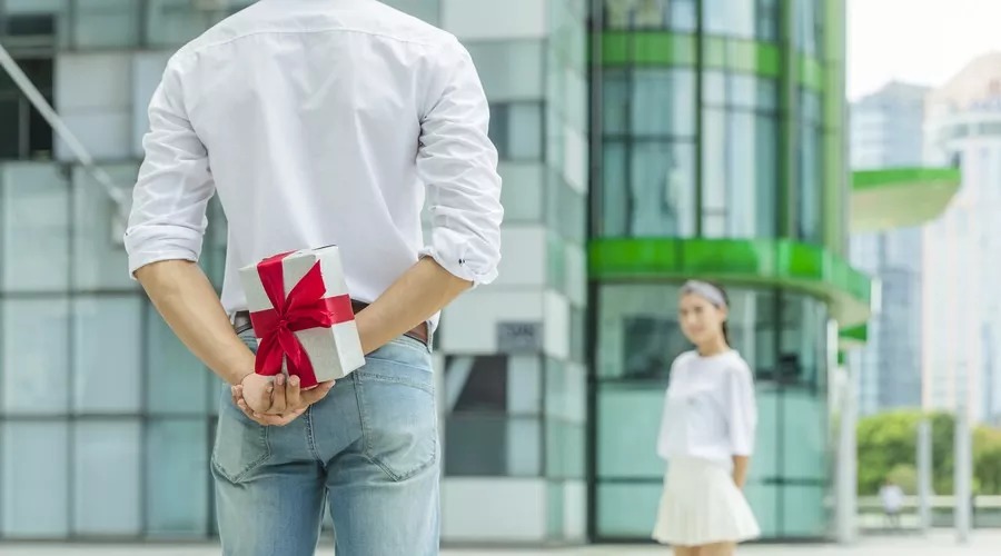 古天乐遭女粉逼捐100万，不给就自杀：人一心软，就完了！