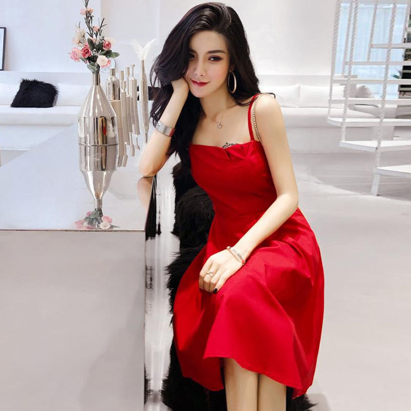 媳妇越来越败家，胆子真大，穿成这样也敢出门，真让人不放心