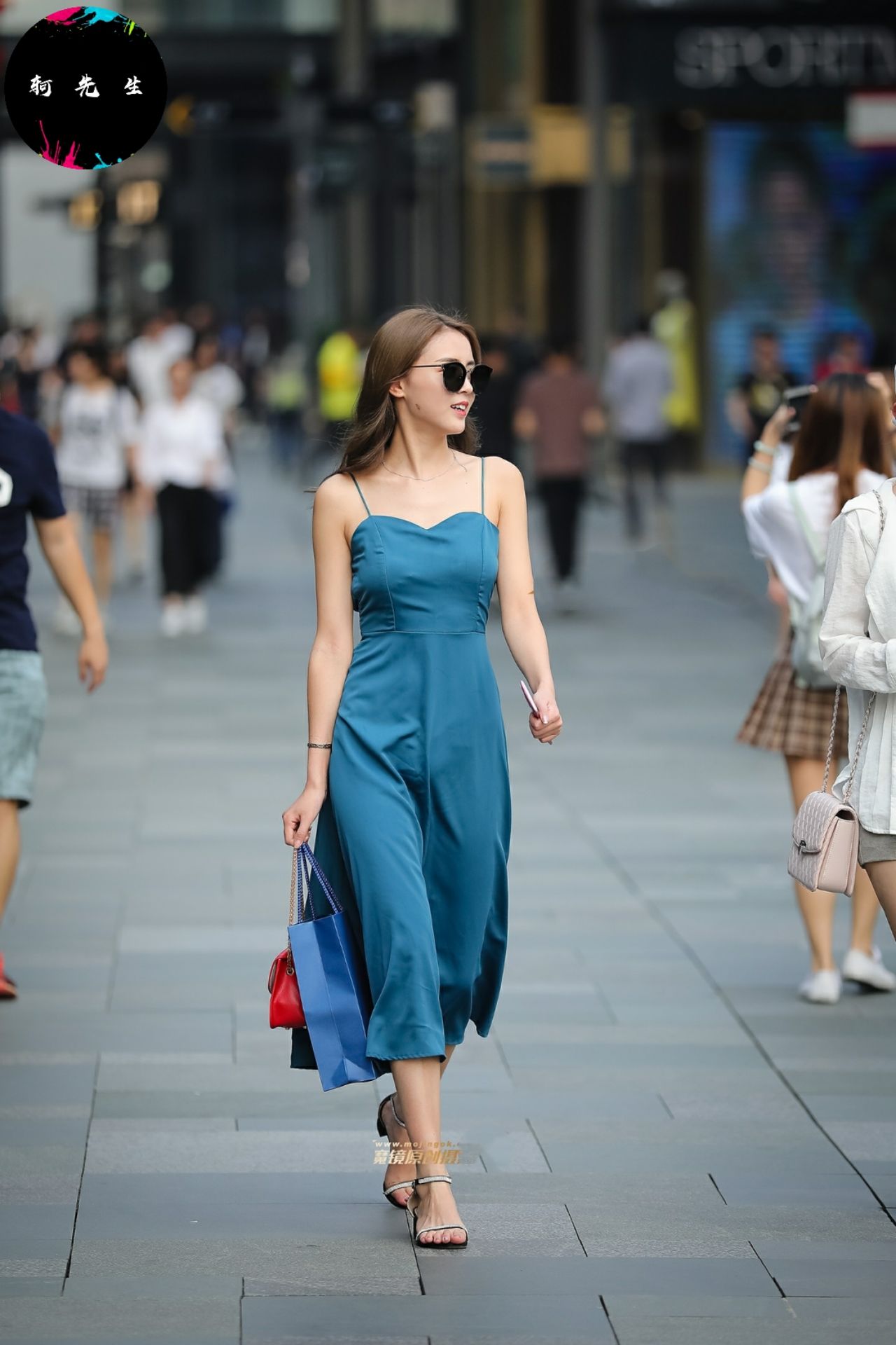 街拍“压轴的总是最漂亮的，图三图四你更喜欢哪一个”