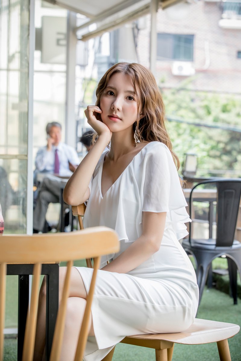 波特拉什过膝蝴蝶领裙