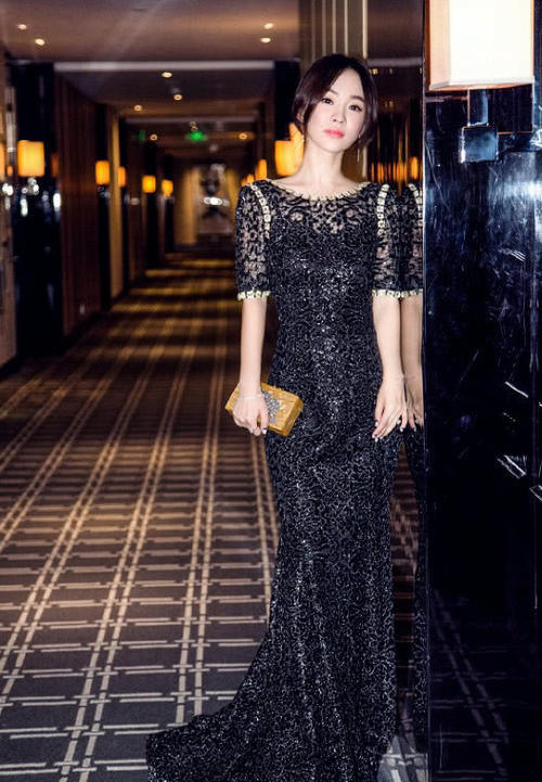 霍思燕提着一个加大版的“铅球”是为了防身?看着就好重啊!