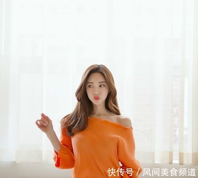 【针织衫】针织衫宽松舒适,搭配紧身牛仔裤让造型更显休闲靓丽