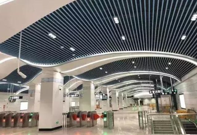  [地铁]中国最晚开通地铁的省会城市，乘客稀少，经常空车而行