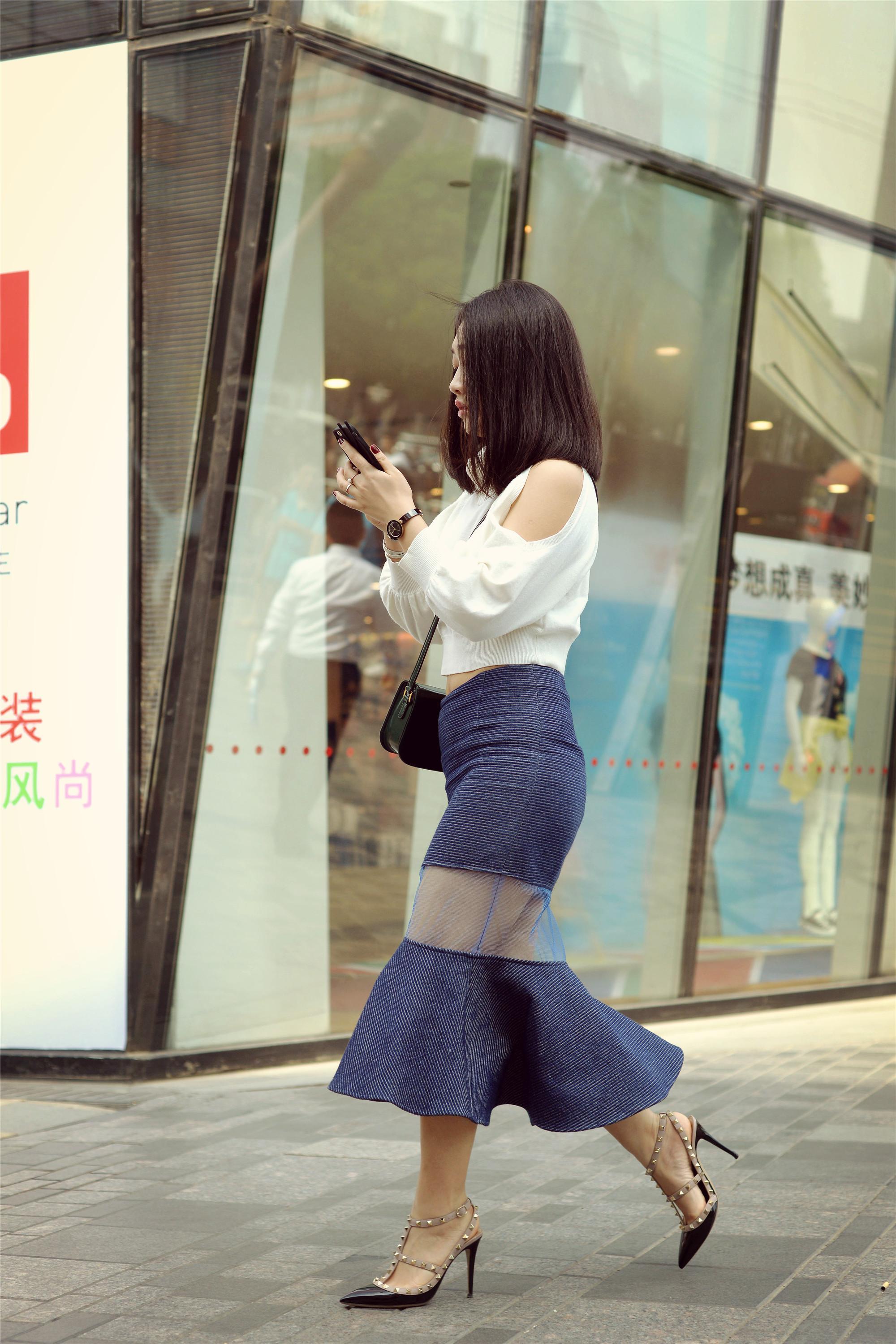 是不是身材丰盈的姑娘穿紧身裙才更漂亮？