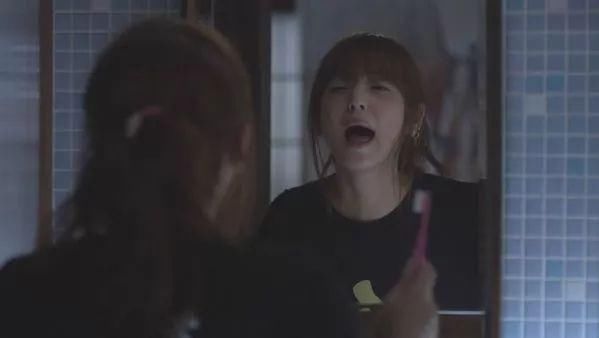 好奇| 霓虹素颜最美女星是30岁的她?翻完她的Ins我才真的服了...