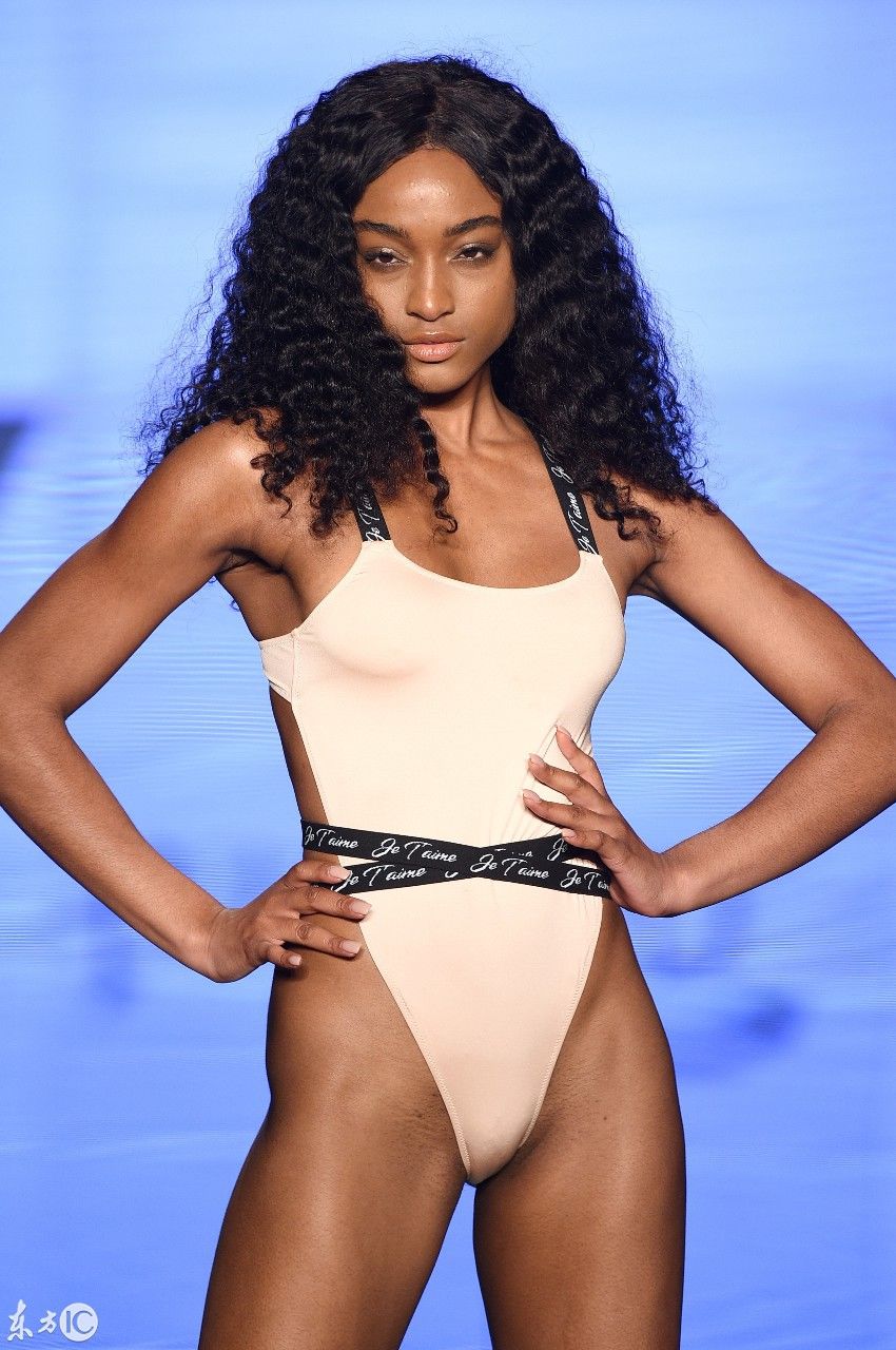 2019春夏阿古巴登塔迈阿密游泳时装周