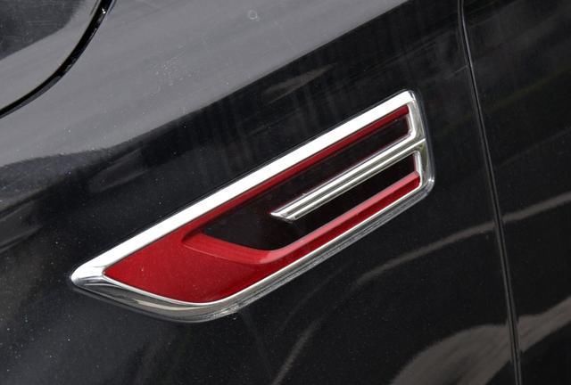  『中大型SUV』30多万的V6豪车，看车标比奔驰更贵气，硬实力完全不输70w奥迪Q7