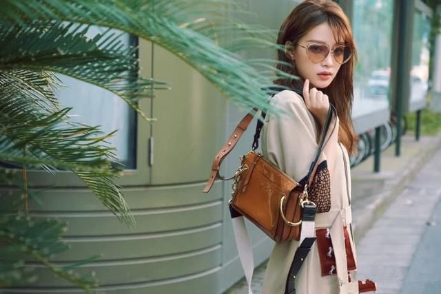 孙怡还真是会搭，袜子露出鞋子外居然不丑，网友：腿长的优势！