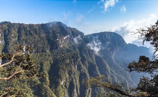 中国最值得去的三座名山，一座比一座美，这一生绝不能错过