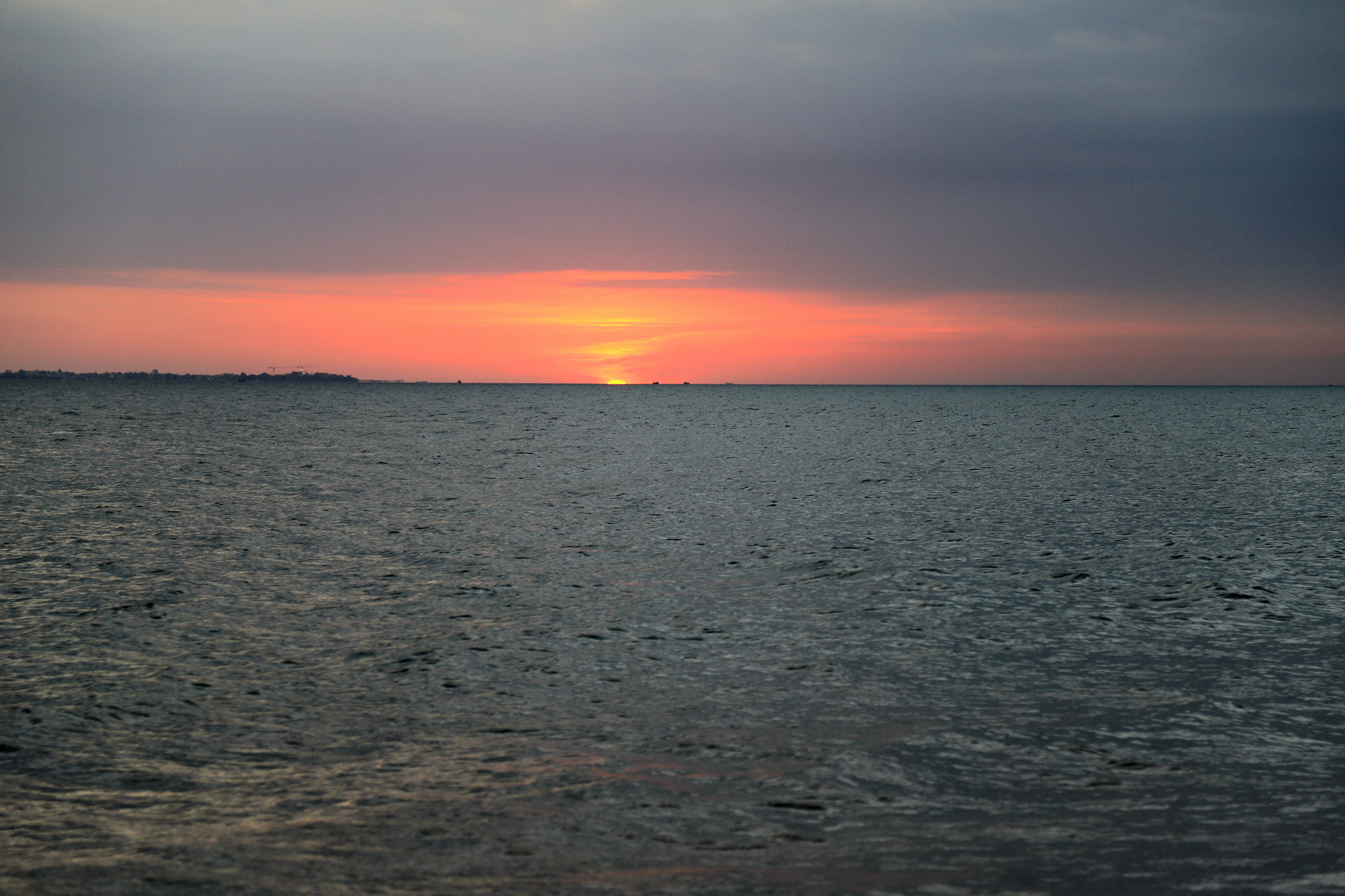 【遇上一座城】请到天涯海角来，一起去看比基尼大长腿的三亚微游