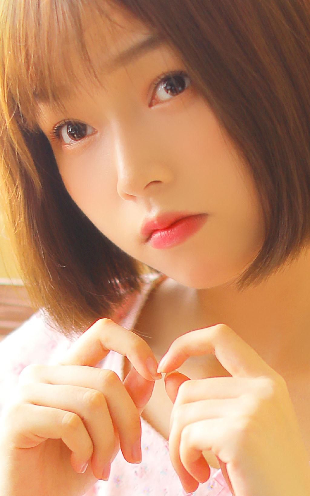 尤物美女清爽短发长腿撩人性感写真