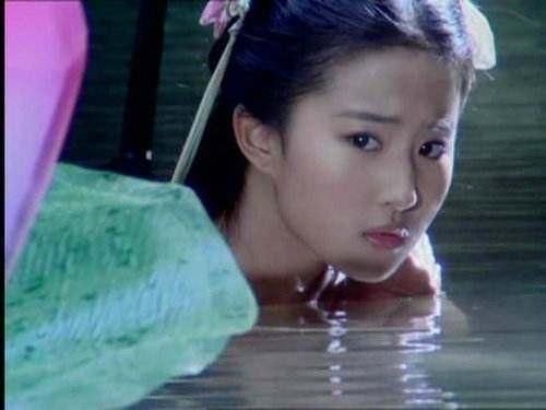 女明星的沐浴戏:刘亦菲,赵丽颖,范冰冰加一起都
