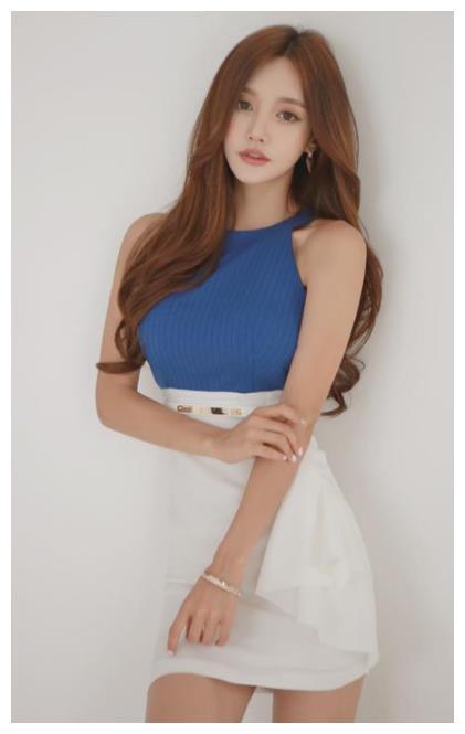 室内穿搭：漂亮有气质的紧身裙美女，穿出自己的个性风采！