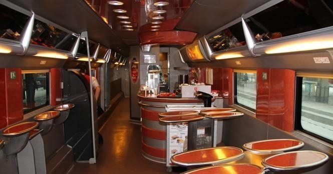 火车上明明有饭，为何很多人宁愿挨饿也不吃？退休乘务员说出实情