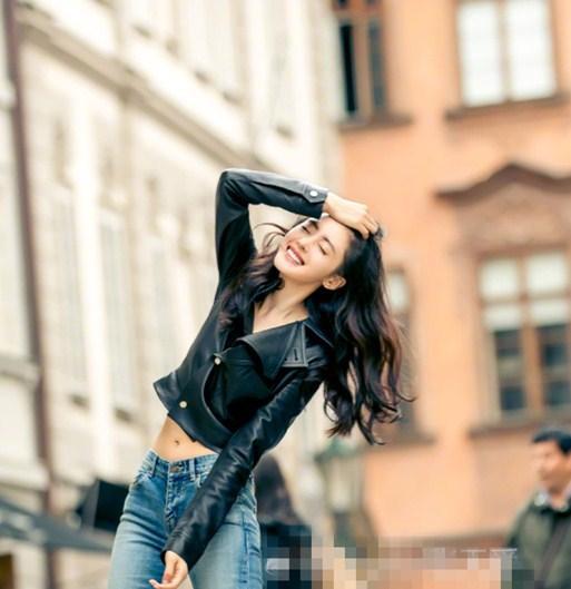 张天爱一身“清凉”装扮十分惹人眼球，女神穿衣越来越大胆了！