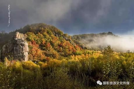 轻纱缦舞风染秋，闲来看山云上游