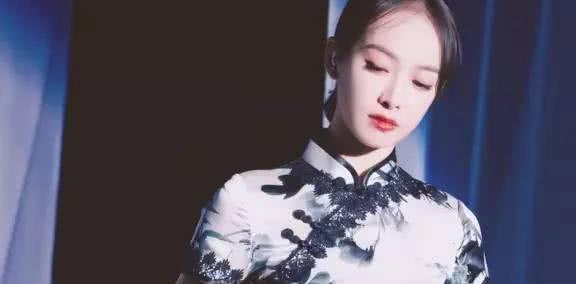 原以为19岁周洁琼穿旗袍够惊艳了，但看到31岁的宋茜，我沉默了！