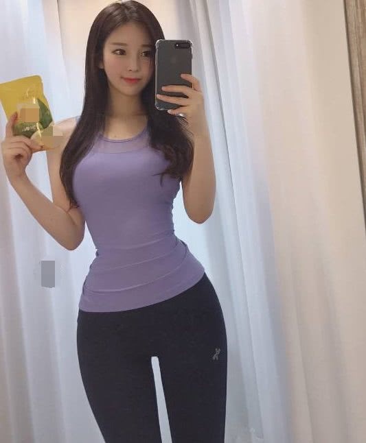 紧身裤美女的性感，时尚大气，尽显窈窕迷人身姿！