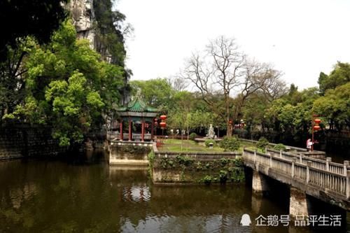 我国唯一建在5A级景区的大学,每天上课都在旅游,游客进去要买门