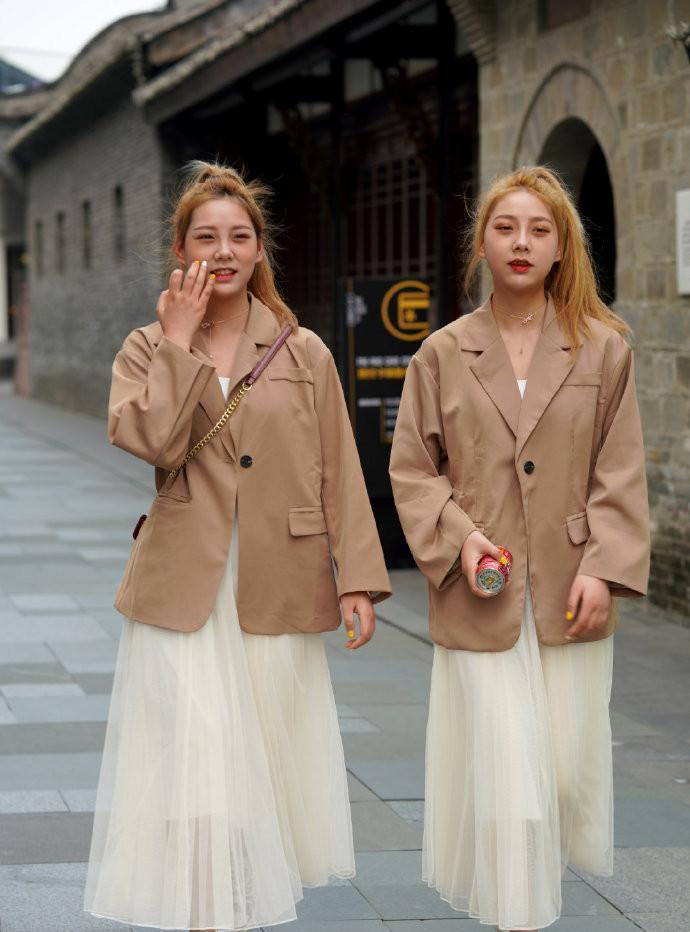 小姐姐■双胞胎白色长裙小姐姐,双倍美丽双倍优雅
