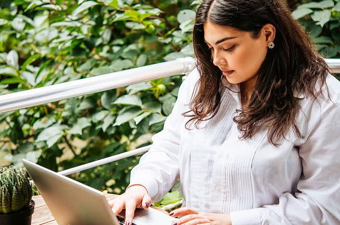 美国585斤胖妹两年减肥360斤，医生曾预言活不过30岁，如今成这样