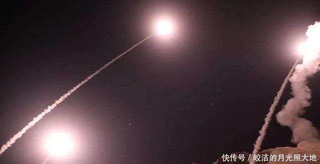 空袭美军基地致80人死亡