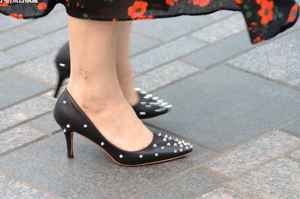 尖头细跟鞋，绽放美女足尖上的光彩