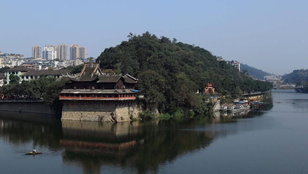 山西乔家大院还未平息,四川又通报13家景区,其中3家被摘帽!