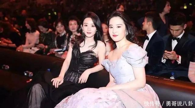 女明星都难逃发腮刘亦菲仙气不再,赵露思五官