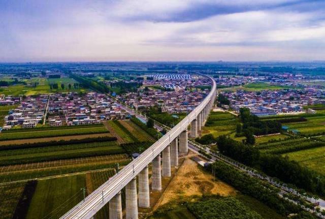  「一条」中国修建一条高铁通车倒计时，设11站，弥补周边县城没