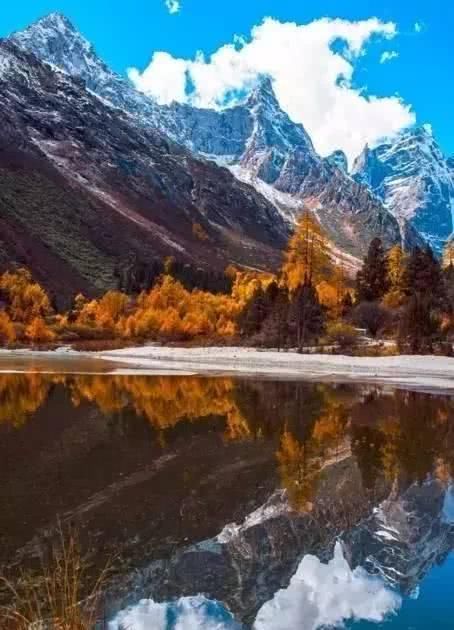 「叫板」四川敢叫板九寨沟和稻城亚丁的小城,美得惊人却很低调