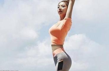 打底裤将女性玲珑有致的身材完美的呈现！小姐姐太迷人