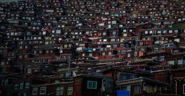 世界最大的藏传佛学院，领略震撼的藏传佛教魅力