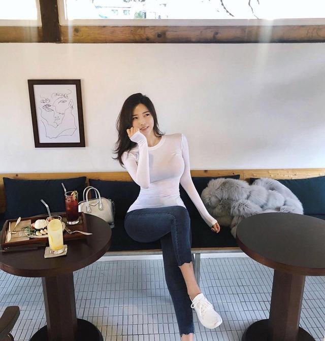 「看起来」穿出时尚与气质!试试这款格纹大衣,优雅百搭展现女人味!