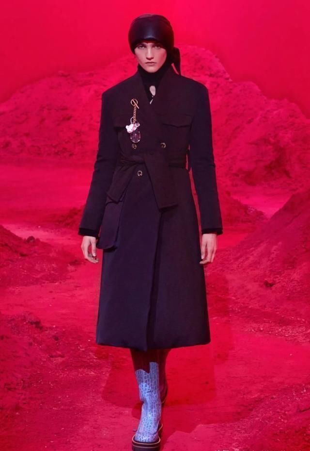 设计师@2020秋冬 Genius 系列：多个天才设计师的合作系列，MONCLER