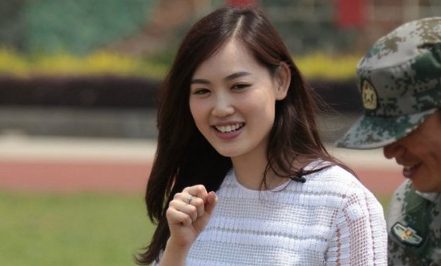 马蓉好友言论产生分歧，一个声称马蓉已出国，一个却表示是假消息